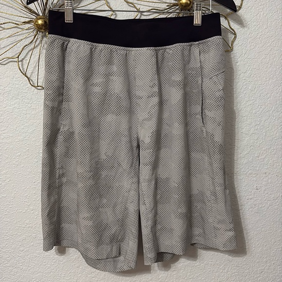Men’s lululemon the short 9” size medium - Picture 1 of 4